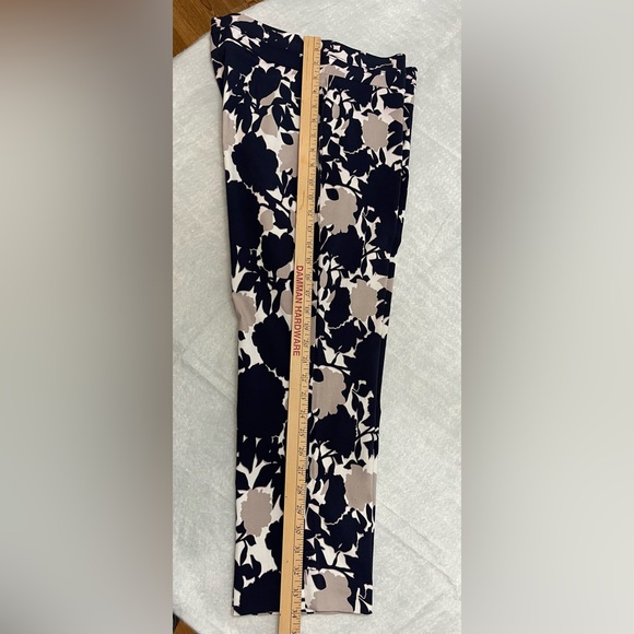 Rafaella Navy and Cream Floral Stretch Pants, size 12 - Picture 7 of 12